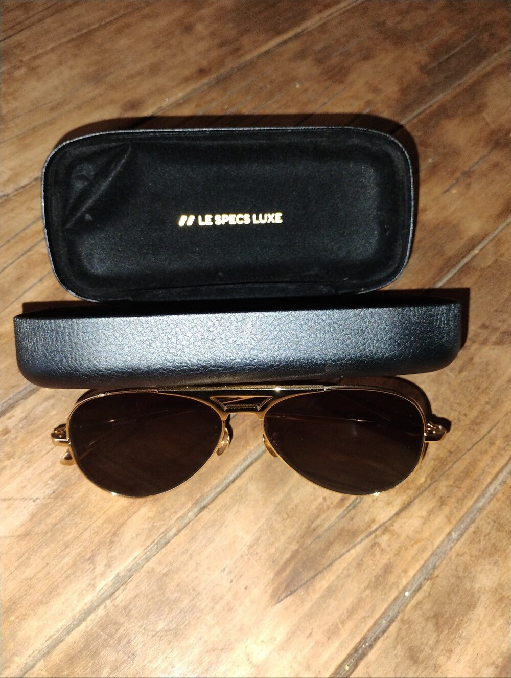 NWT Le Specs Luxe Manubrium‎ Valley Sunglasses Gold Frame Dark Lens
